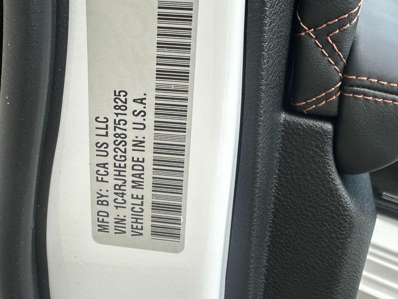 Jeep Grand Cherokee Vehicle Full-screen Gallery Image 19