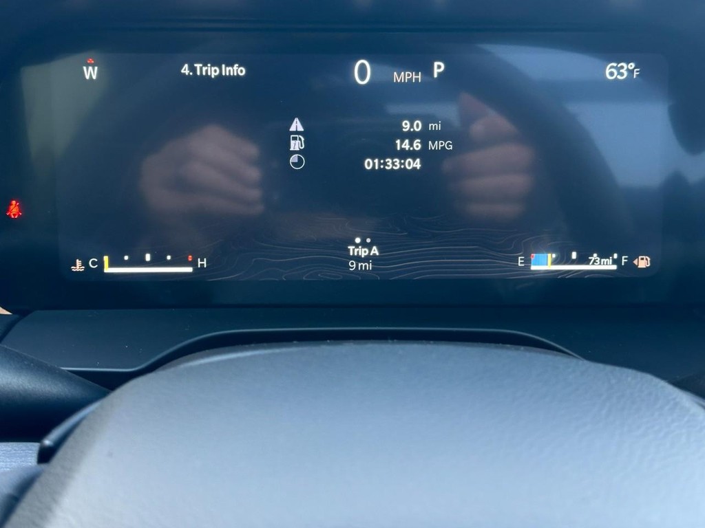 Jeep Grand Cherokee Vehicle Full-screen Gallery Image 15