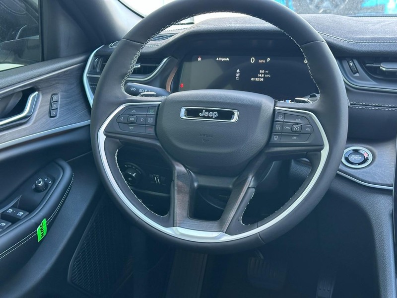 Jeep Grand Cherokee Vehicle Full-screen Gallery Image 7