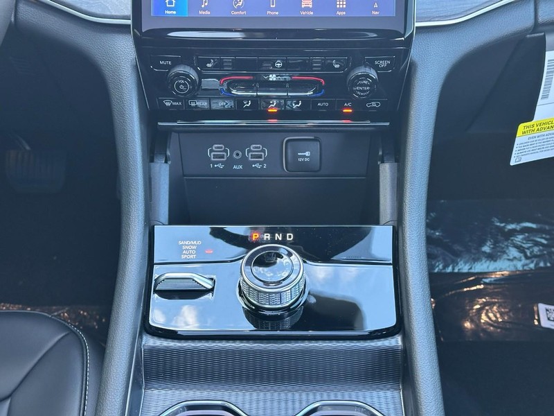 Jeep Grand Cherokee Vehicle Full-screen Gallery Image 9