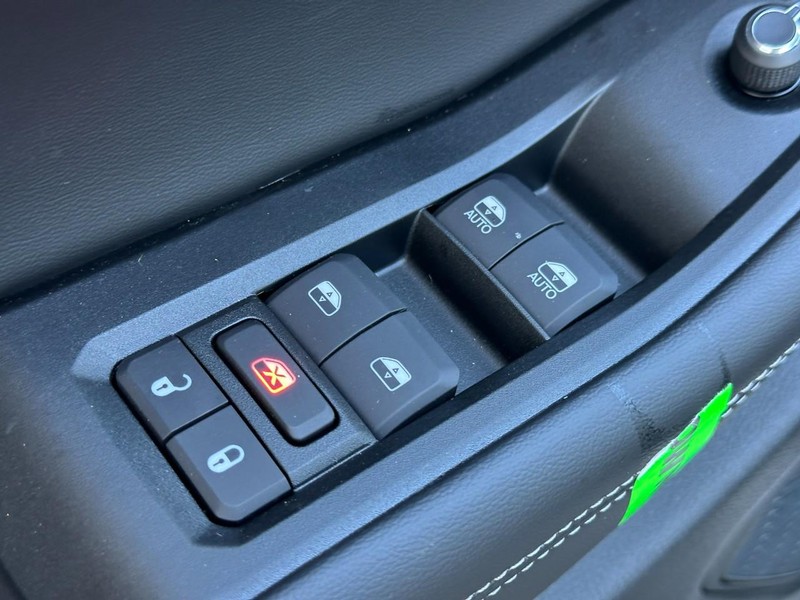 Jeep Grand Cherokee Vehicle Full-screen Gallery Image 10