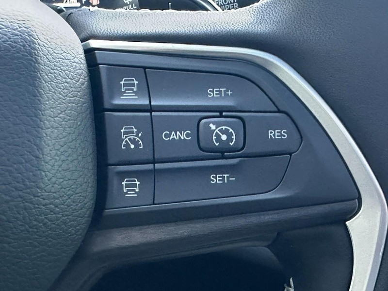 Jeep Grand Cherokee Vehicle Full-screen Gallery Image 14