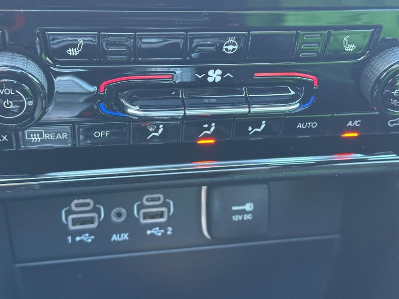 Jeep Grand Cherokee Vehicle Full-screen Gallery Image 17