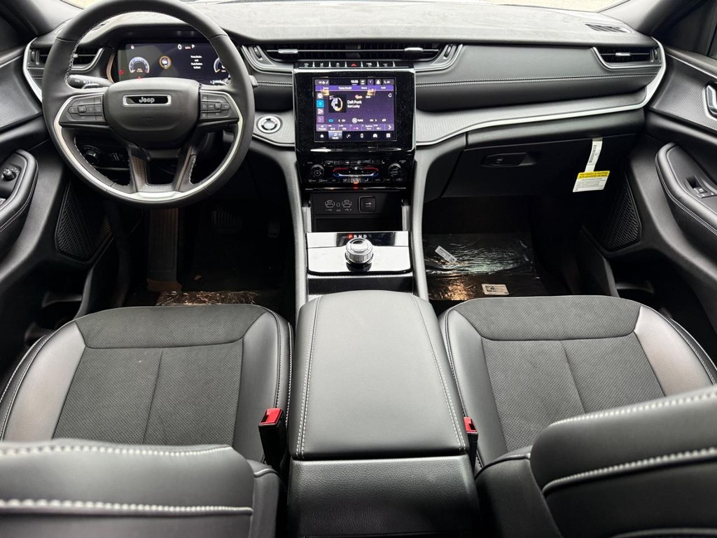 Jeep Grand Cherokee Vehicle Full-screen Gallery Image 7