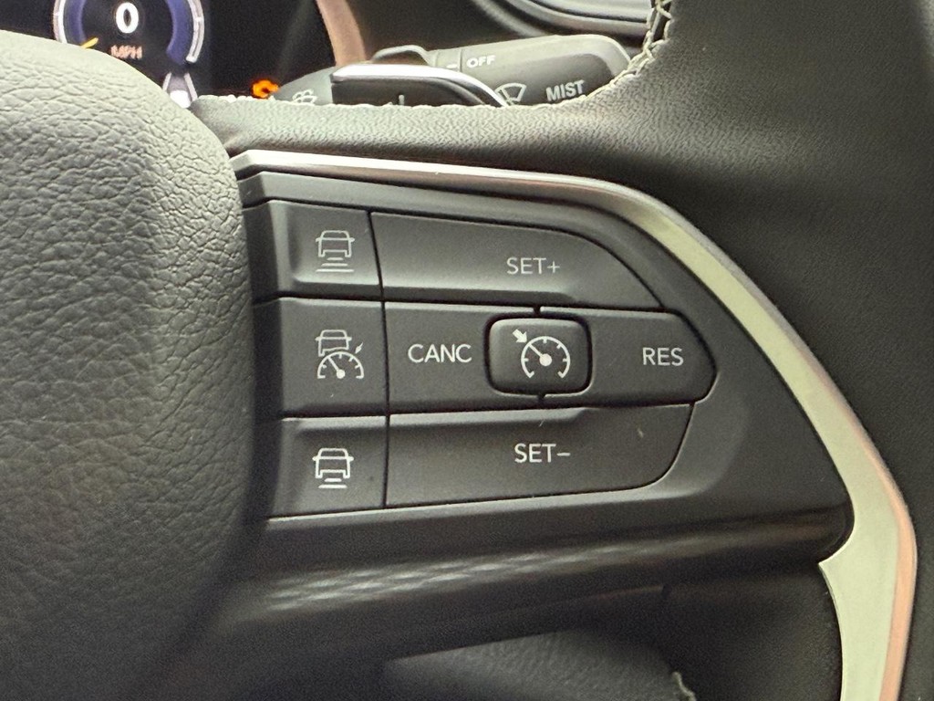 Jeep Grand Cherokee Vehicle Full-screen Gallery Image 10