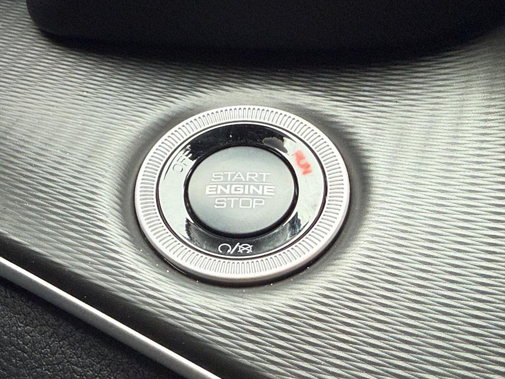 Jeep Grand Cherokee Vehicle Full-screen Gallery Image 11