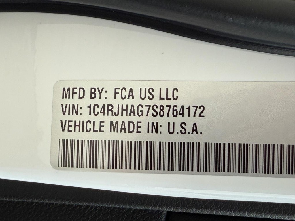 Jeep Grand Cherokee Vehicle Full-screen Gallery Image 20