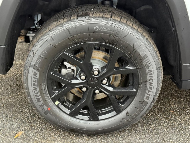 Jeep Grand Cherokee Vehicle Full-screen Gallery Image 4