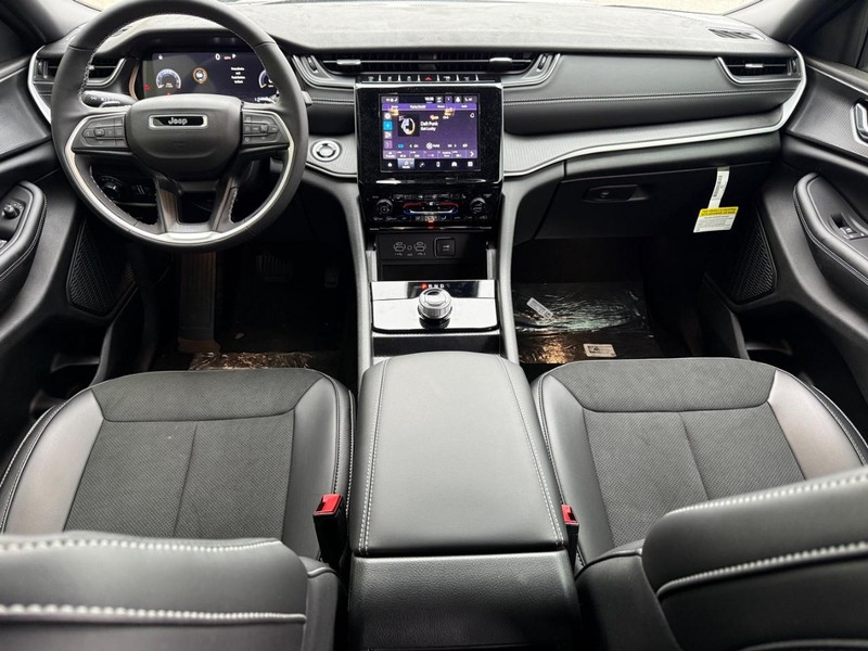 Jeep Grand Cherokee Vehicle Full-screen Gallery Image 7