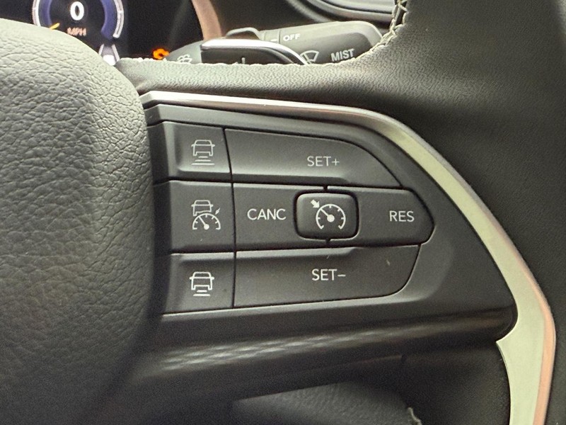 Jeep Grand Cherokee Vehicle Full-screen Gallery Image 10