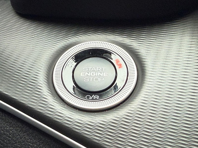 Jeep Grand Cherokee Vehicle Full-screen Gallery Image 11