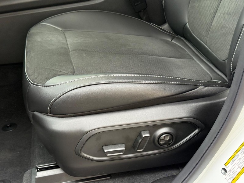 Jeep Grand Cherokee Vehicle Full-screen Gallery Image 19