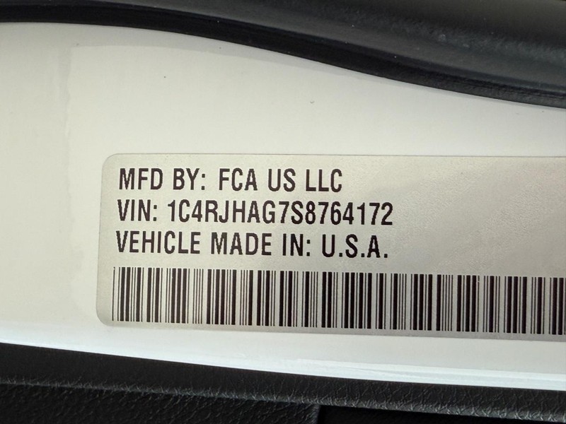 Jeep Grand Cherokee Vehicle Full-screen Gallery Image 20