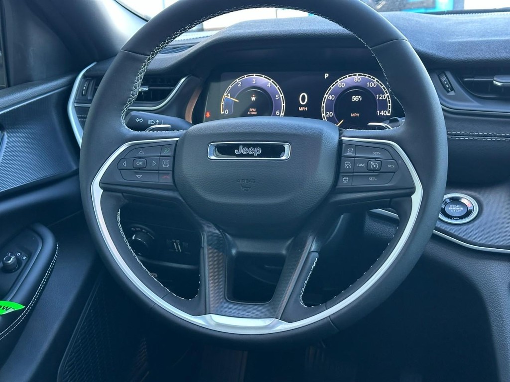 Jeep Grand Cherokee Vehicle Full-screen Gallery Image 7