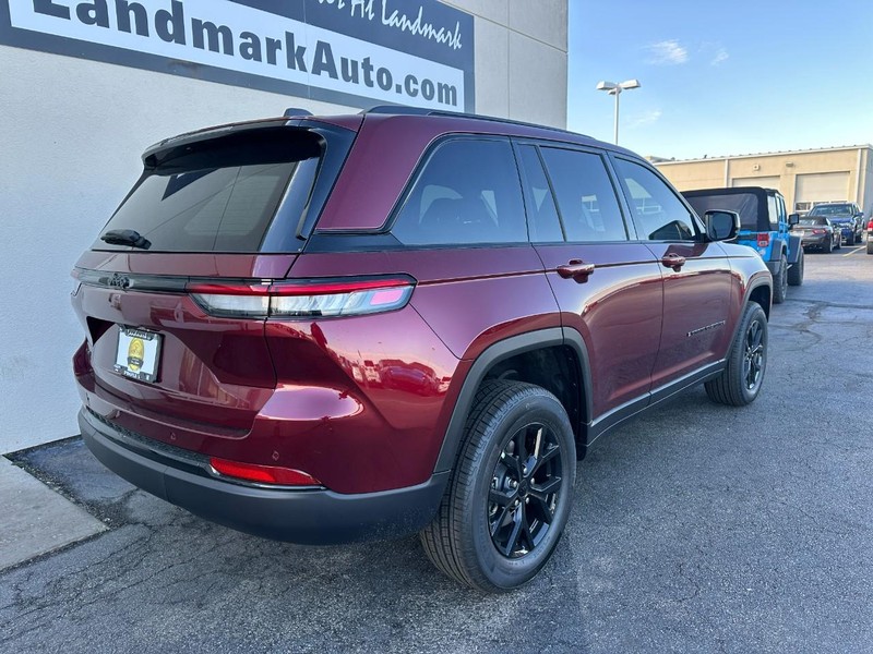 Jeep Grand Cherokee Vehicle Full-screen Gallery Image 3