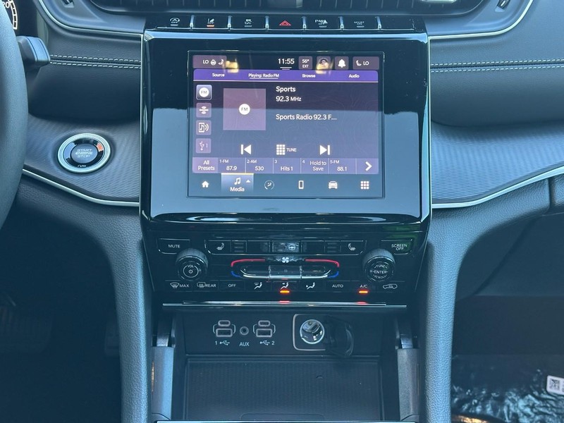 Jeep Grand Cherokee Vehicle Full-screen Gallery Image 8