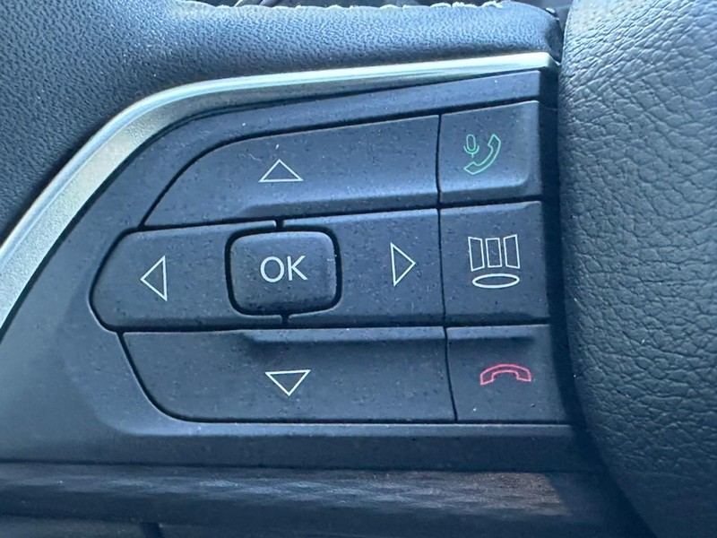 Jeep Grand Cherokee Vehicle Full-screen Gallery Image 12