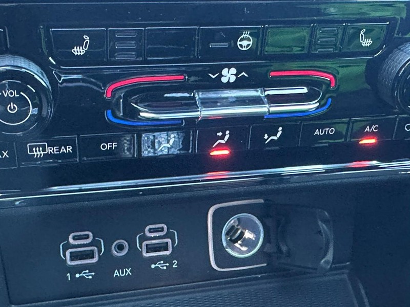 Jeep Grand Cherokee Vehicle Full-screen Gallery Image 15