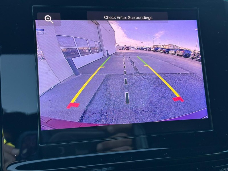 Jeep Grand Cherokee Vehicle Full-screen Gallery Image 16