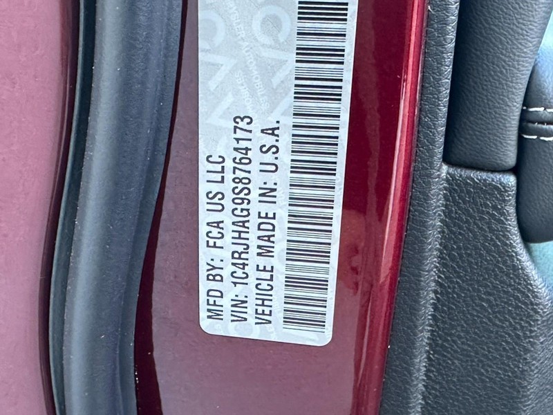 Jeep Grand Cherokee Vehicle Full-screen Gallery Image 17