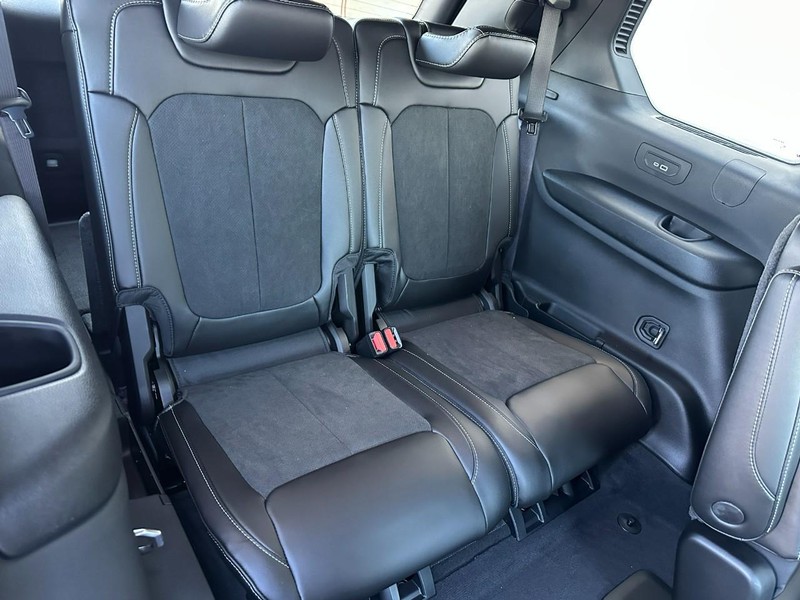 Jeep Grand Cherokee L Vehicle Full-screen Gallery Image 5