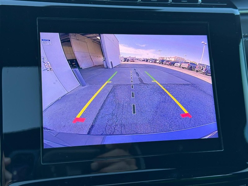 Jeep Grand Cherokee L Vehicle Full-screen Gallery Image 17