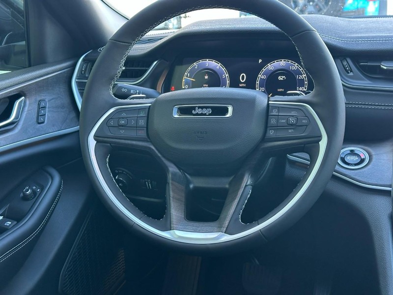 Jeep Grand Cherokee Vehicle Full-screen Gallery Image 7