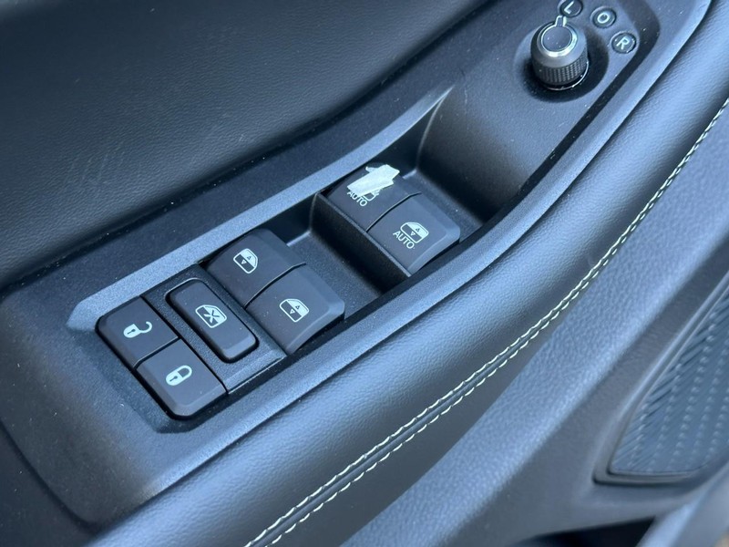 Jeep Grand Cherokee Vehicle Full-screen Gallery Image 10