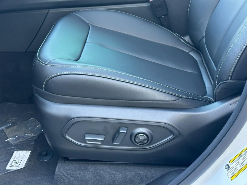 Jeep Grand Cherokee Vehicle Full-screen Gallery Image 12