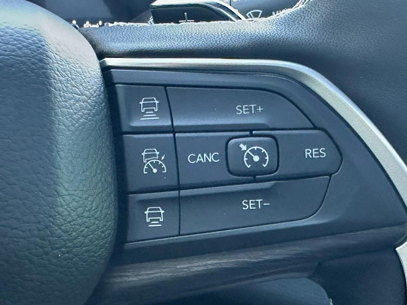 Jeep Grand Cherokee Vehicle Full-screen Gallery Image 14