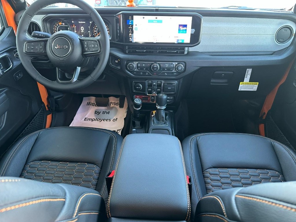 Jeep Wrangler Vehicle Full-screen Gallery Image 5