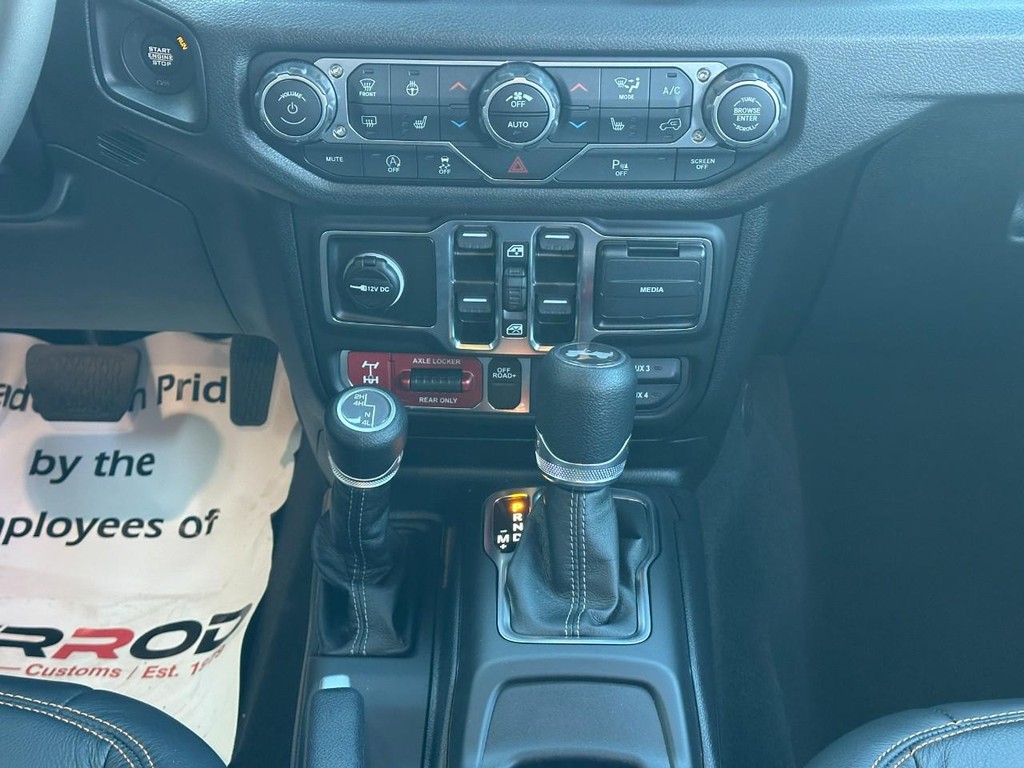 Jeep Wrangler Vehicle Full-screen Gallery Image 8