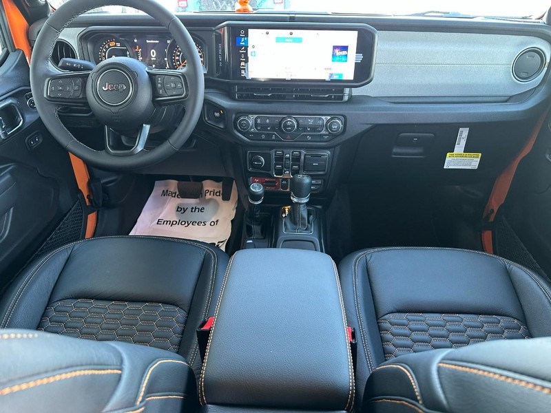 Jeep Wrangler Vehicle Full-screen Gallery Image 5