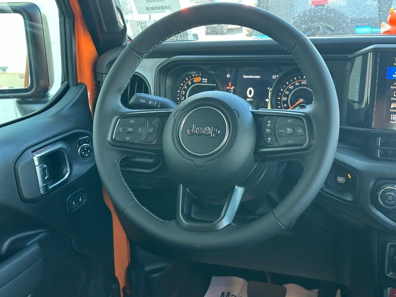 Jeep Wrangler Vehicle Full-screen Gallery Image 6