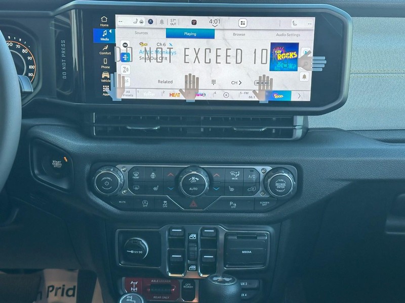 Jeep Wrangler Vehicle Full-screen Gallery Image 7