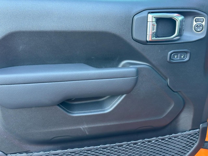 Jeep Wrangler Vehicle Full-screen Gallery Image 9