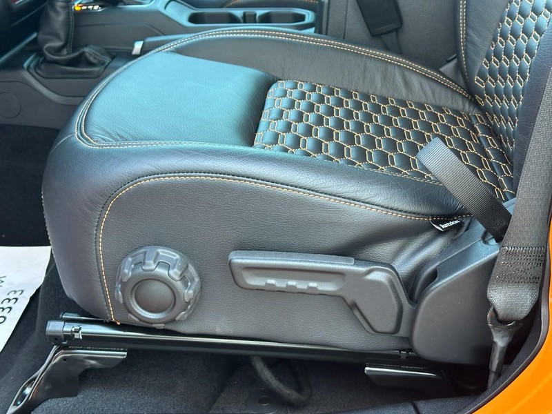 Jeep Wrangler Vehicle Full-screen Gallery Image 10