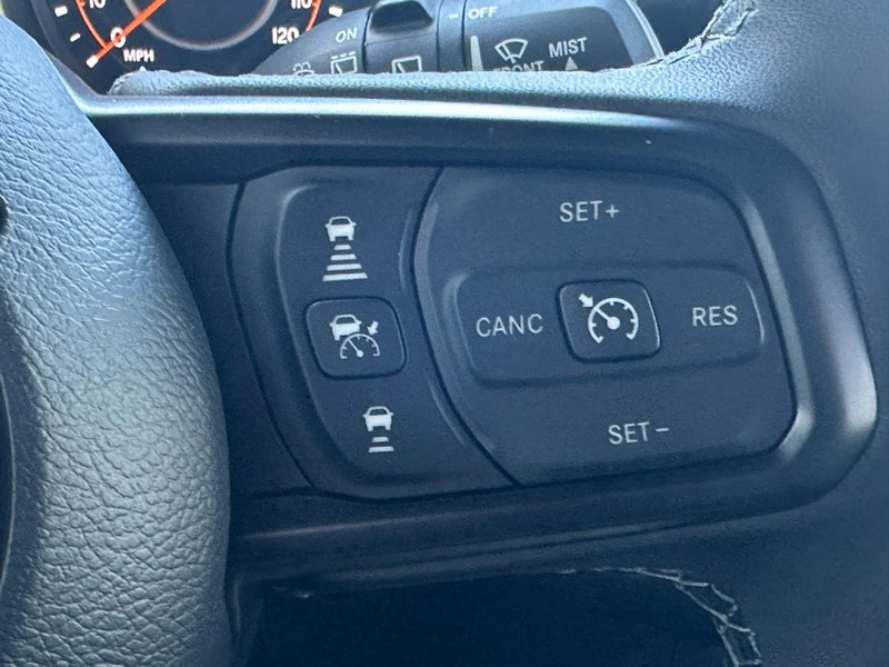 Jeep Wrangler Vehicle Full-screen Gallery Image 12