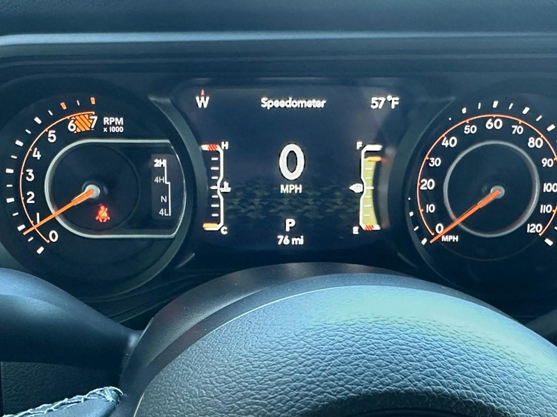 Jeep Wrangler Vehicle Full-screen Gallery Image 13