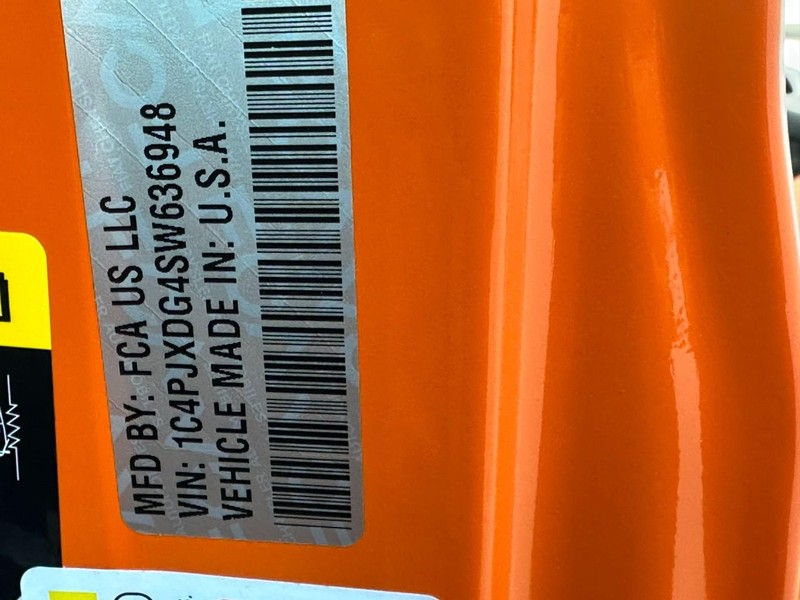 Jeep Wrangler Vehicle Full-screen Gallery Image 16