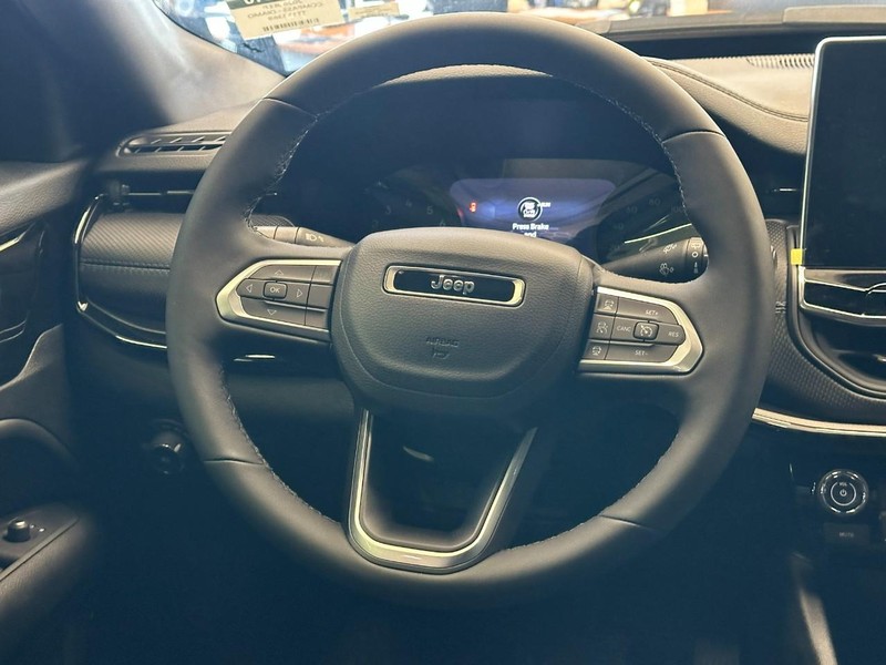 Jeep Compass Vehicle Full-screen Gallery Image 6