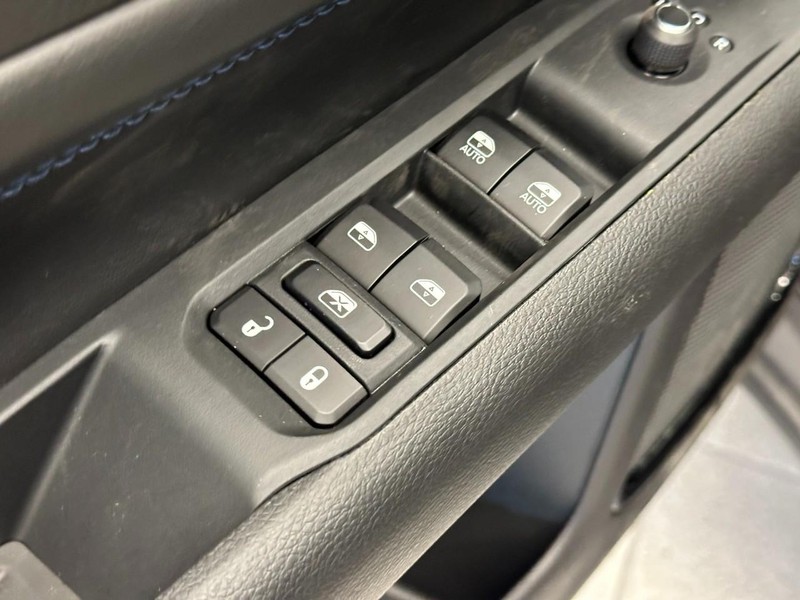 Jeep Compass Vehicle Full-screen Gallery Image 8