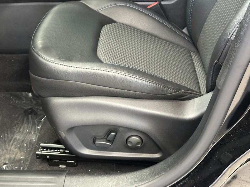 Jeep Compass Vehicle Full-screen Gallery Image 9