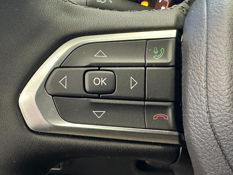 Jeep Compass Vehicle Full-screen Gallery Image 10