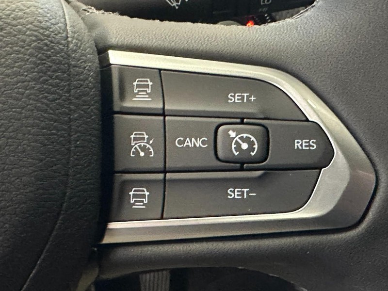 Jeep Compass Vehicle Full-screen Gallery Image 11