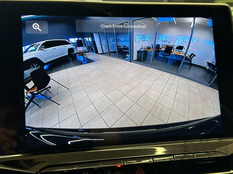 Jeep Compass Vehicle Full-screen Gallery Image 12