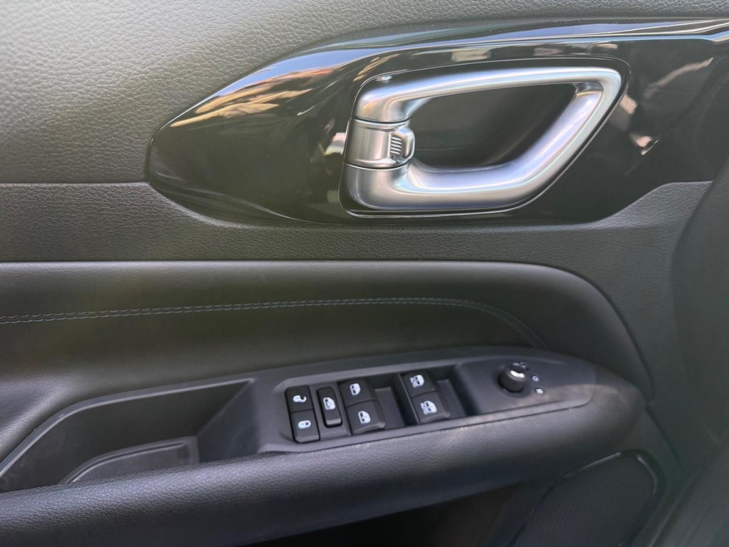 Jeep Compass Vehicle Full-screen Gallery Image 4