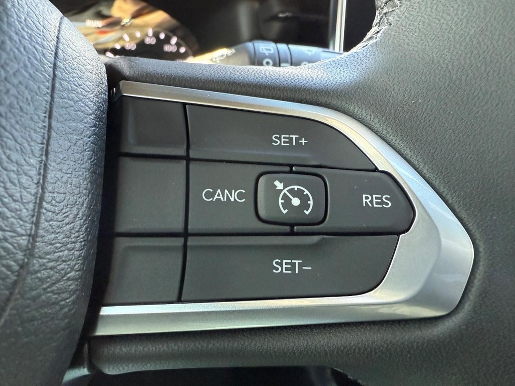 Jeep Compass Vehicle Full-screen Gallery Image 7