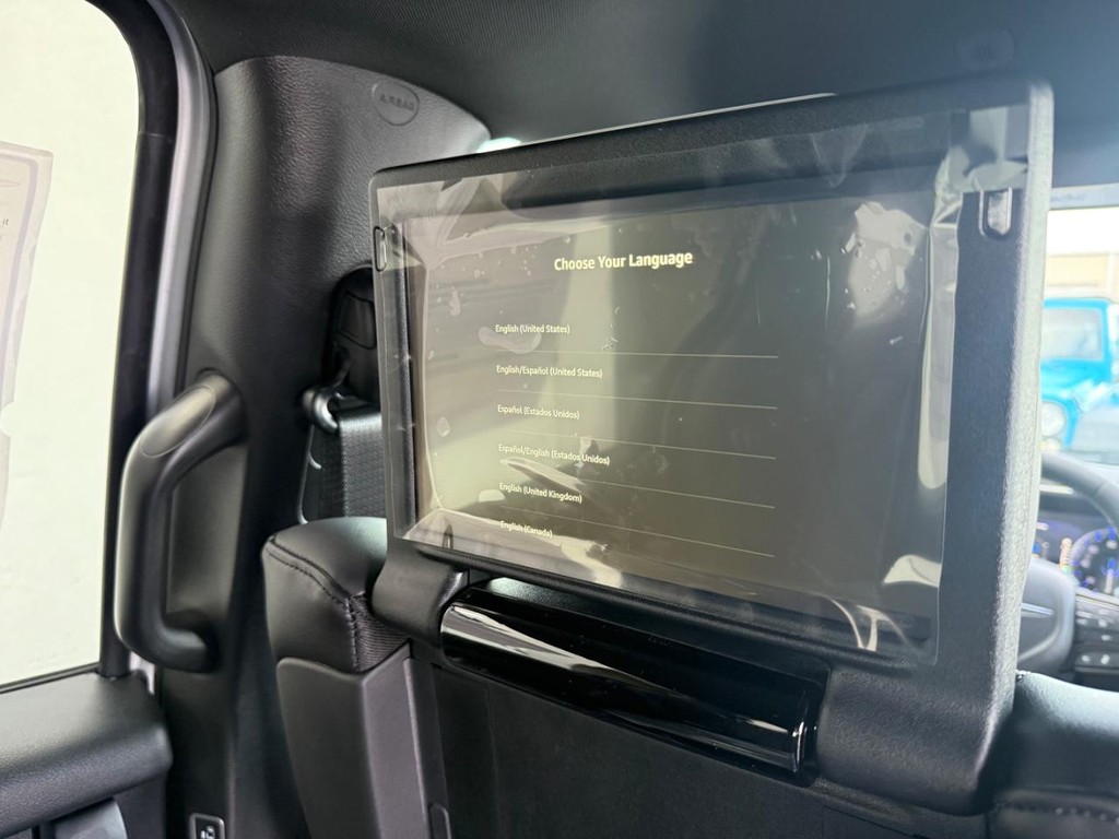 Chrysler Pacifica Vehicle Full-screen Gallery Image 12