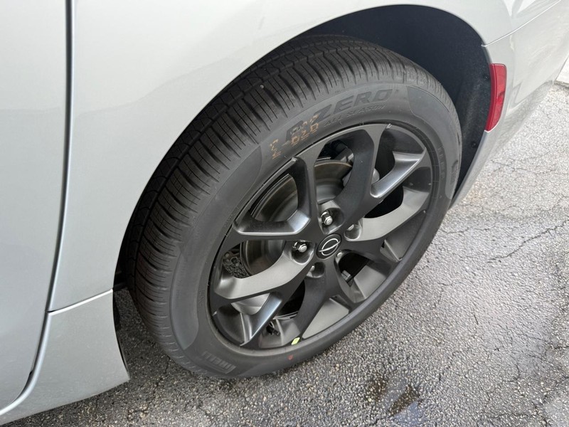 Chrysler Pacifica Vehicle Full-screen Gallery Image 18